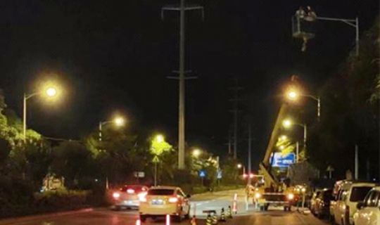 Street lamp special box transformer, lamp maintenance