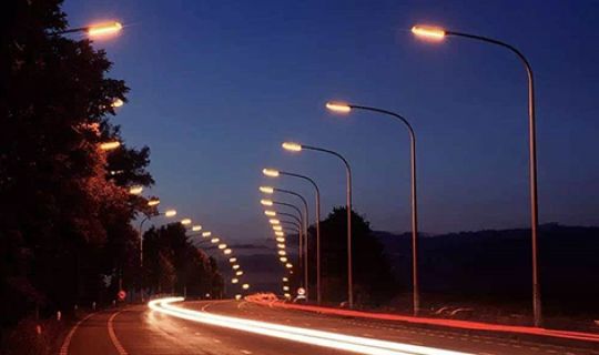 How is the intelligent street light system architecture constituted?